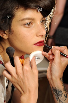 chanel fall2010 couture red lips make up 3