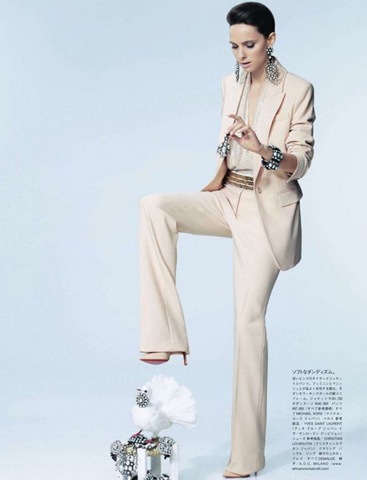 ago11-vogue japan-Shining-Example (5)