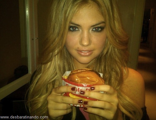 gatas mulheres comendo hamburgers (14) gatas mulheres comendo hamburgers (14)