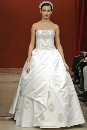 Reem Acra's ball gown is fit for a queen!