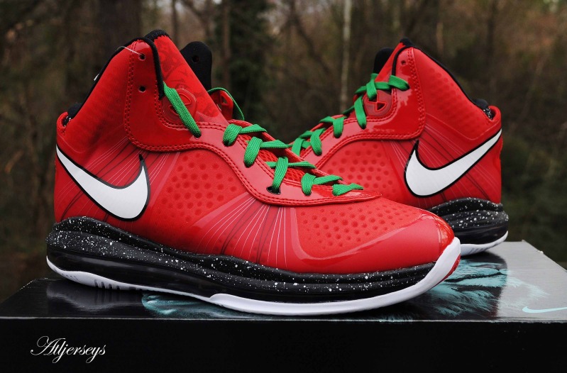 nike-air-max-lebron-8-v2-christmas-6-08.jpg