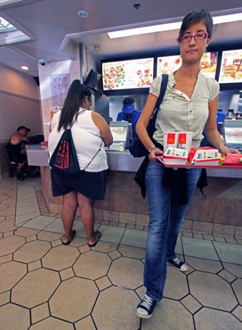 [obese-people-fast-food-24%255B2%255D.jpg]