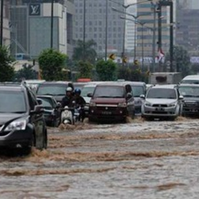 PLN Rugi Besar Karena Banjir 5 Tahunan Jakarta