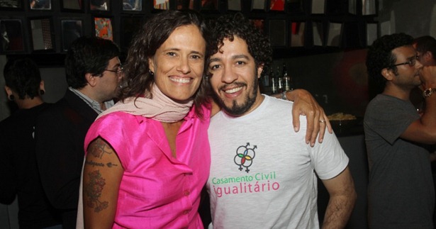 a-cantora-zelia-duncan-posa-ao-lado-do-deputado-federal-jean-wyllys-psol-rj-idealizador-da-campanha-pelo-casamento-civil-igualitario-lancada-na-casa-noturna-galeria-cafe-em-ipanema-zona-sul-do-rio-1334324903411_956x500 a-cantora-zelia-duncan-posa-ao-lado-do-deputado-federal-jean-wyllys-psol-rj-idealizador-da-campanha-pelo-casamento-civil-igualitario-lancada-na-casa-noturna-galeria-cafe-em-ipanema-zona-sul-do-rio-1334324903411_956x500