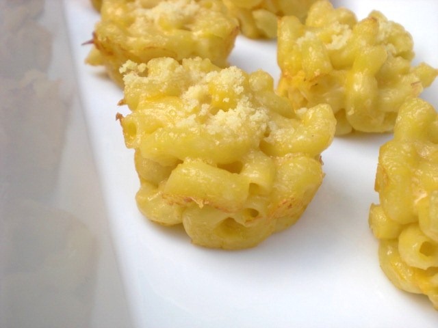 Macaroni and cheese bites