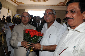 ಘನತೆವೆತ್ತ ರಾಜ್ಯಪಾಲ ಹಂಸರಾಜ್ ಭಾರದ್ವಾಜ್ ಅವರೊಂದಿಗೆ