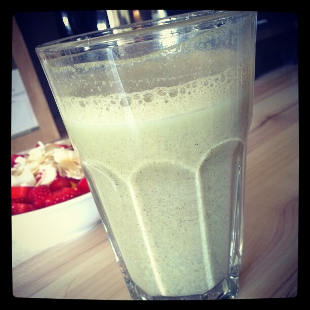 [5%2520Shake%2520aus%2520Matcha%2520und%2520Hanfprotein%255B3%255D.jpg]