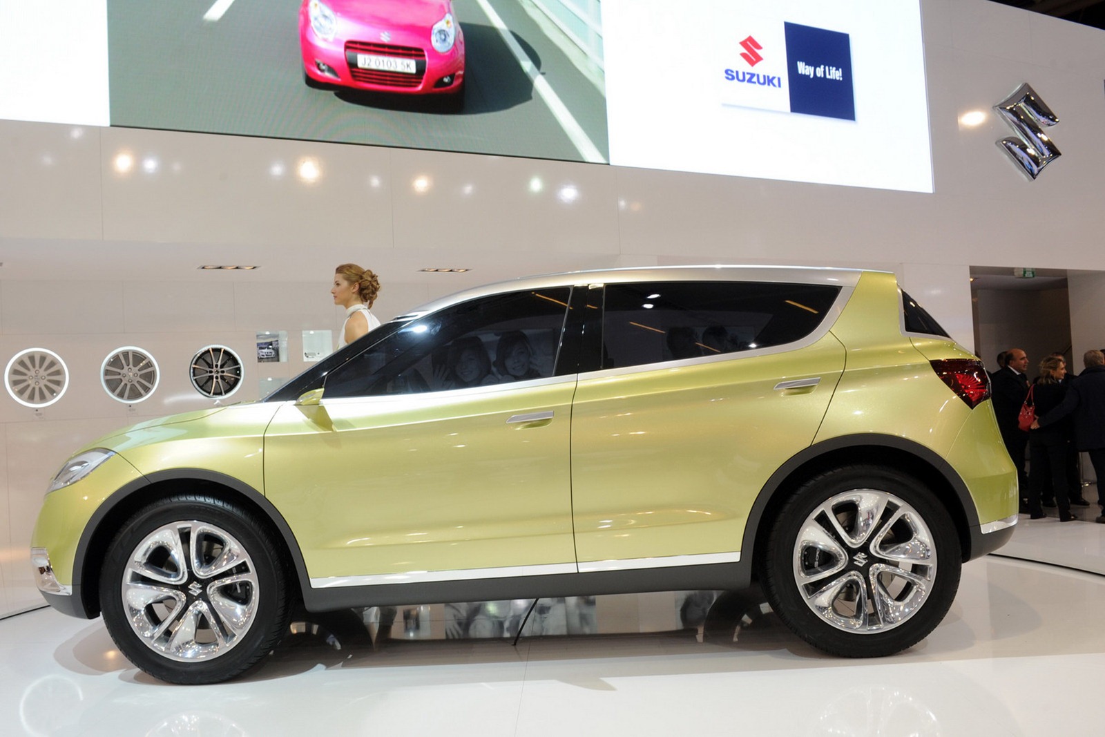 [Suzuki-S-CROSS-Concept-2%255B2%255D.jpg]