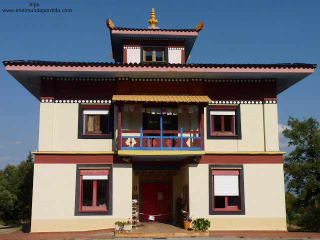 templo-budista-de-panillo-huesca.JPG