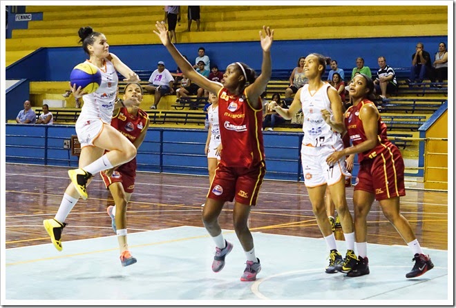 Kiara, do basquetebol feminino do XV de Piracicaba