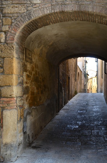 [Volterra%2520street%2520tunnel%255B4%255D.jpg]