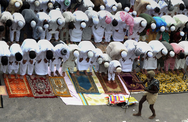 مظاهر عيد الفطر المبارك لعام 2013  فى العالم 