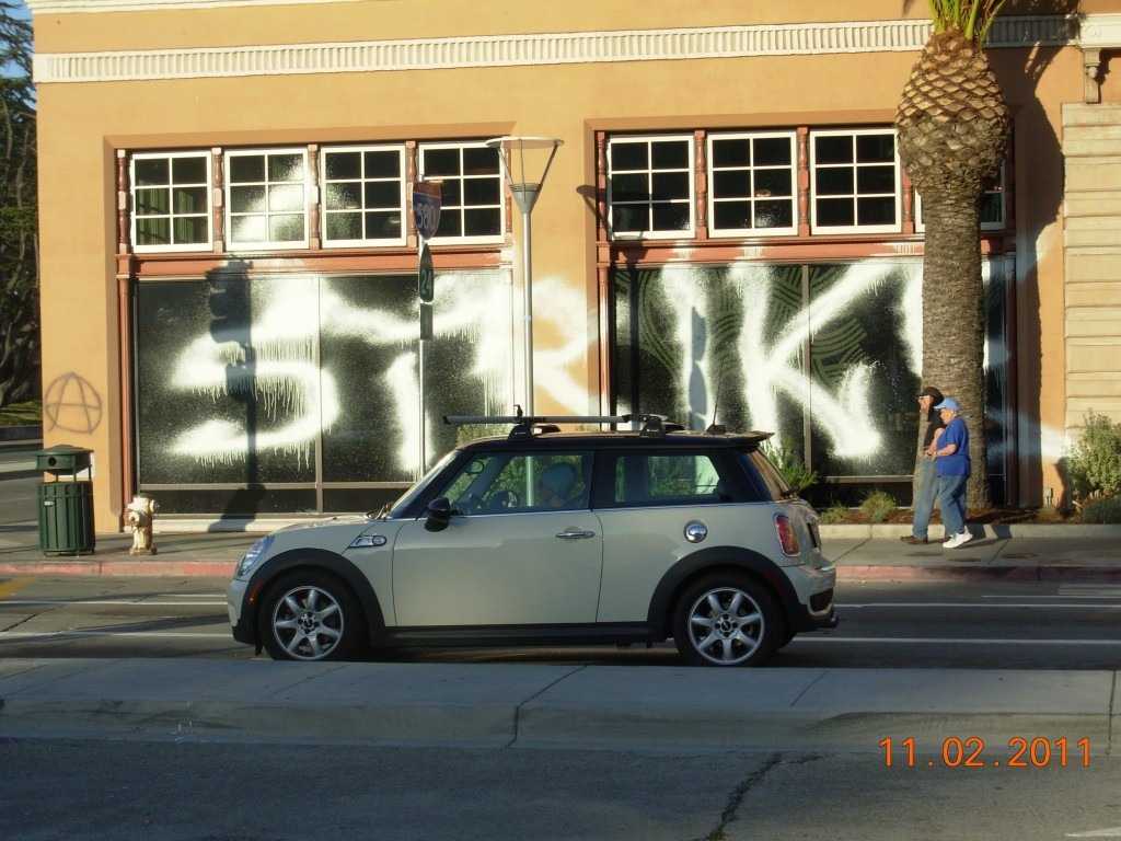 [whole%2520foods%2520vandalism%255B3%255D.jpg]