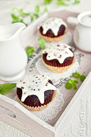 [muffins%2520cu%2520cacao%2520si%2520glazura%2520de%2520vanilie%25201%255B5%255D.jpg]