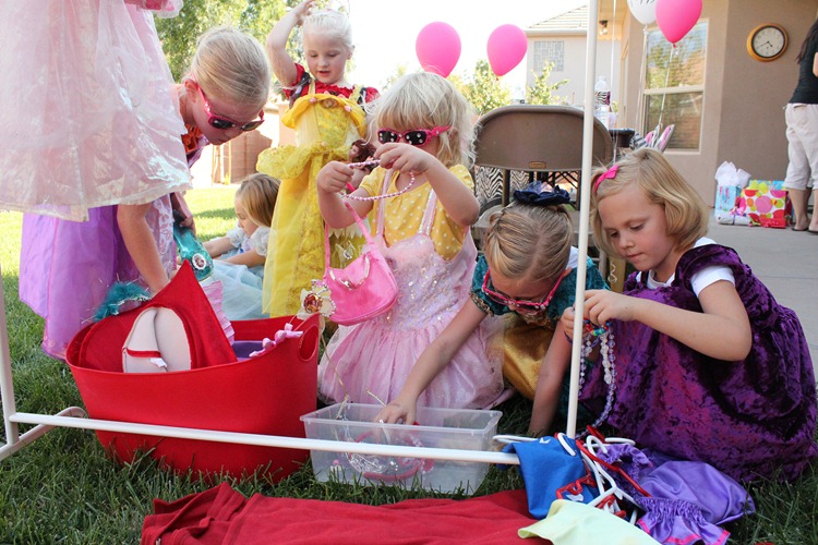 [a-dressing-up-e4.jpg]