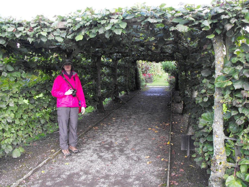 [levens-hall-garden-tunnel-and-me3.jpg]