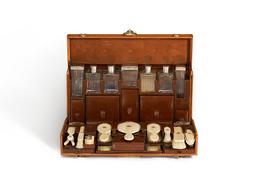 A gorgeous toilet case in the Marthe Chenal model, made specifically for Jeanne Lanvin in 1926. A gorgeous toilet case in the Marthe Chenal model, made specifically for Jeanne Lanvin in 1926.