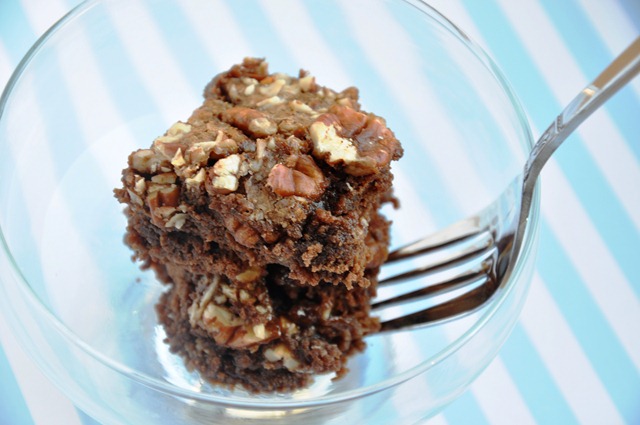 sinfully sensational… salted caramel pecan brownies (reduced fat & 243 calories)