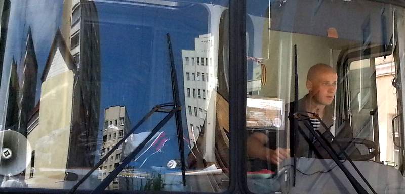 Водитель за рулём автозака. Снято вчера у Таганского райсуда