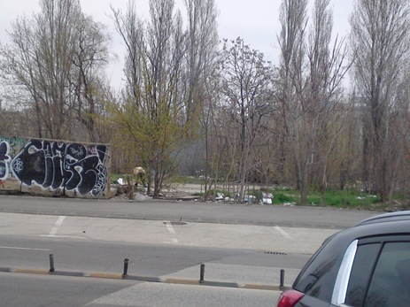 Fum de gunoaie arse pe Mircea voda Fum de gunoaie arse pe Mircea voda