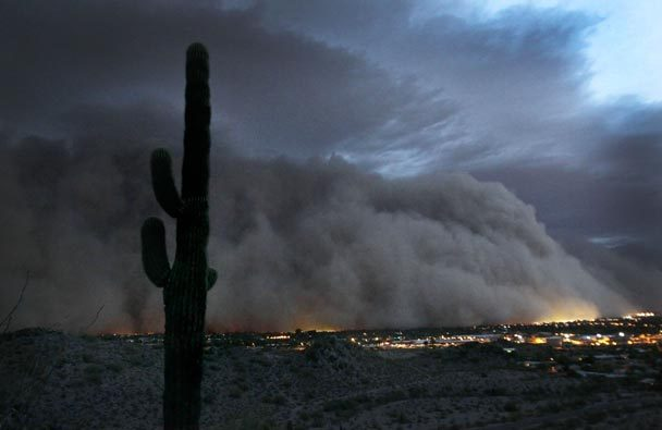 A giant dust storm covers Phoenix, Arizona, 5 July 2011. ROB SCHUMACHER / THE ARIZONA REPUBLIC