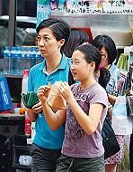 攜女回港定居成龍怒斬10萬生活費吳綺莉愁爆過年