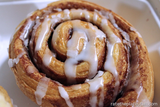 [Linn%2527s%2520Cinnamon%2520Roll%255B3%255D.jpg]