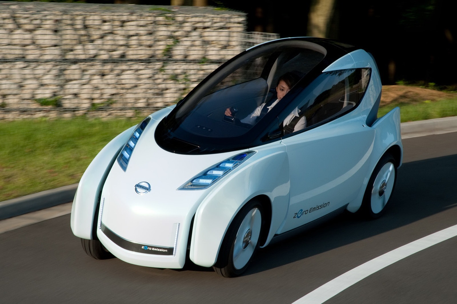 [Nissan-Land-Glider-Concept-1%255B2%255D.jpg]