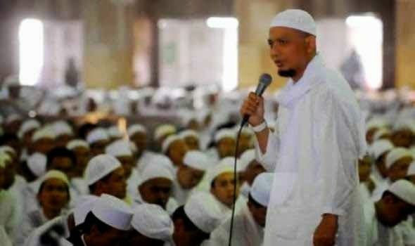 [ustad%2520arifin%2520ilham%2520dukung%2520jokowi%255B5%255D.jpg]