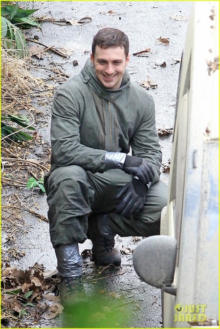 Godzilla Set Photos Reveal First Look at Bryan Cranston and Aaron Taylor-Johnson 12