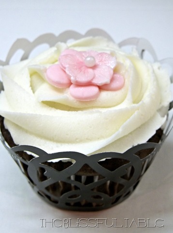 [cupcakes%2520with%2520flowers%2520009a%255B9%255D.jpg]