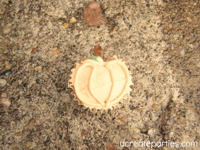 [Foil%2520Pumpkin%2520cupcake%255B5%255D.jpg]