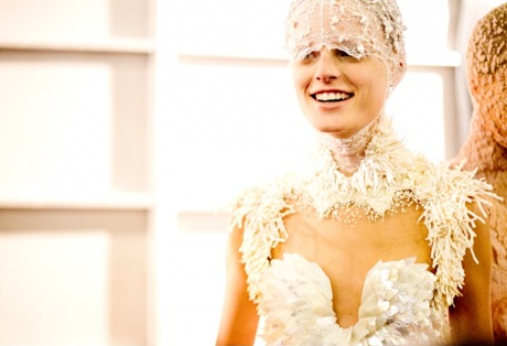 alexander-mcqueen-rtw-ss2012-candids-21_112345269402.jpg_carousel_parties