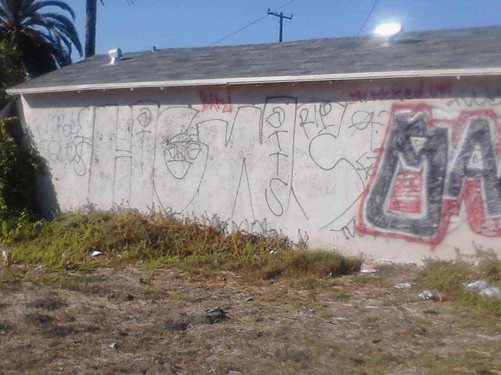 crip gangs graffiti Hat gang watts crip