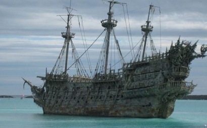 [flying-dutchman-pirates-of-the-caribbean%255B3%255D.jpg]
