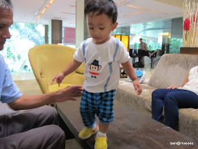 พู่กันฉลองวันเกิดยาย ตา