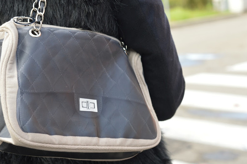 Pomikaki Linda Black, Linda Black bag, Pomikaki, Stradivarius, Dr. Martens, Pomikaki bag, Valentino, C&A, C&A jeans, fashion blogger, italian fashion bloggers, fashion blogger firenze, Stradivarius faux fur vest