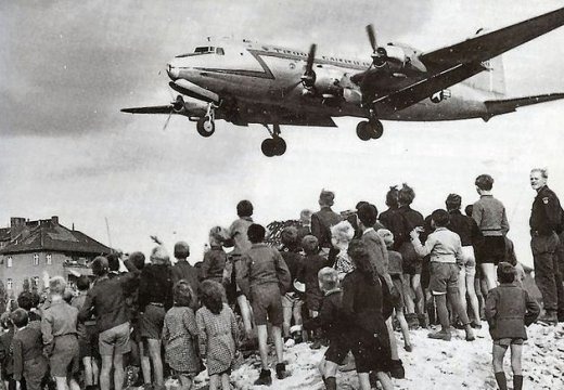 [berlin-blockade-of-1948-44261341%5B3%5D.jpg]