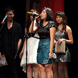 年度最佳女新人Best New Female Artiste<br />
邓绣金 －女孩2 －《三个小孩》－ 新纪元学院戏剧与影像系
