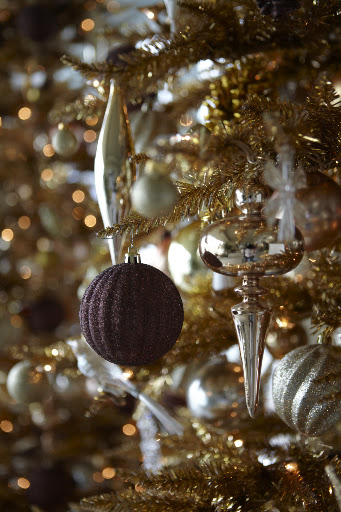 Traditional shapes work well with some of the more decorative ornaments. I love the combination of aubergine glitter and gold tinsel.