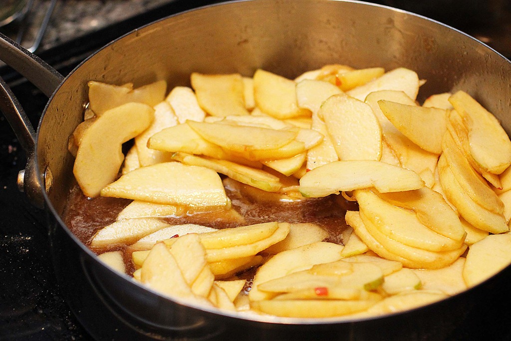 [apple%2520upside%2520down%2520cake%255B8%255D.jpg]