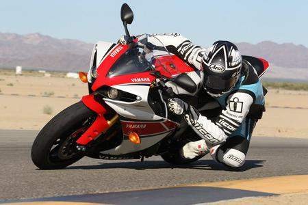 [2012-yamaha-yzf-r1-2%255B2%255D.jpg]