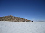 Pulling into our lunch stop, the salt cracks are more visible here.