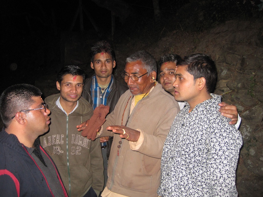 [Giving-inform-to-fren-PujariBa%255B2%255D.jpg]