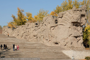 Стены-руины