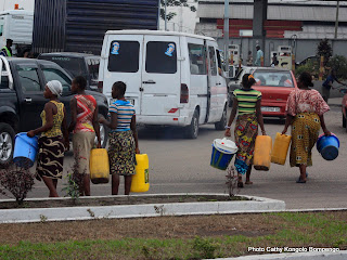 Pénurie d'eau potable à Kinshasa. Radio Okapi/ Ph. John Bompengo