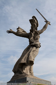 Скульптура 'Родина-мать зовёт'