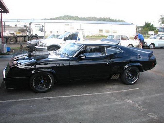 Mad-Max-Ford-Falcon-Coupe-Replica-3%2525