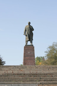 Памятник В.И.Ленину на пл. Титова