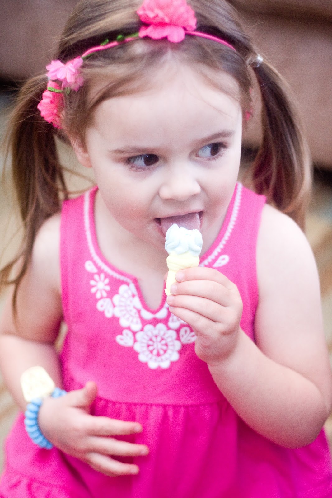 [03%252031%252013_tess%2520ice%2520cream%2520mallow%255B3%255D.jpg]
